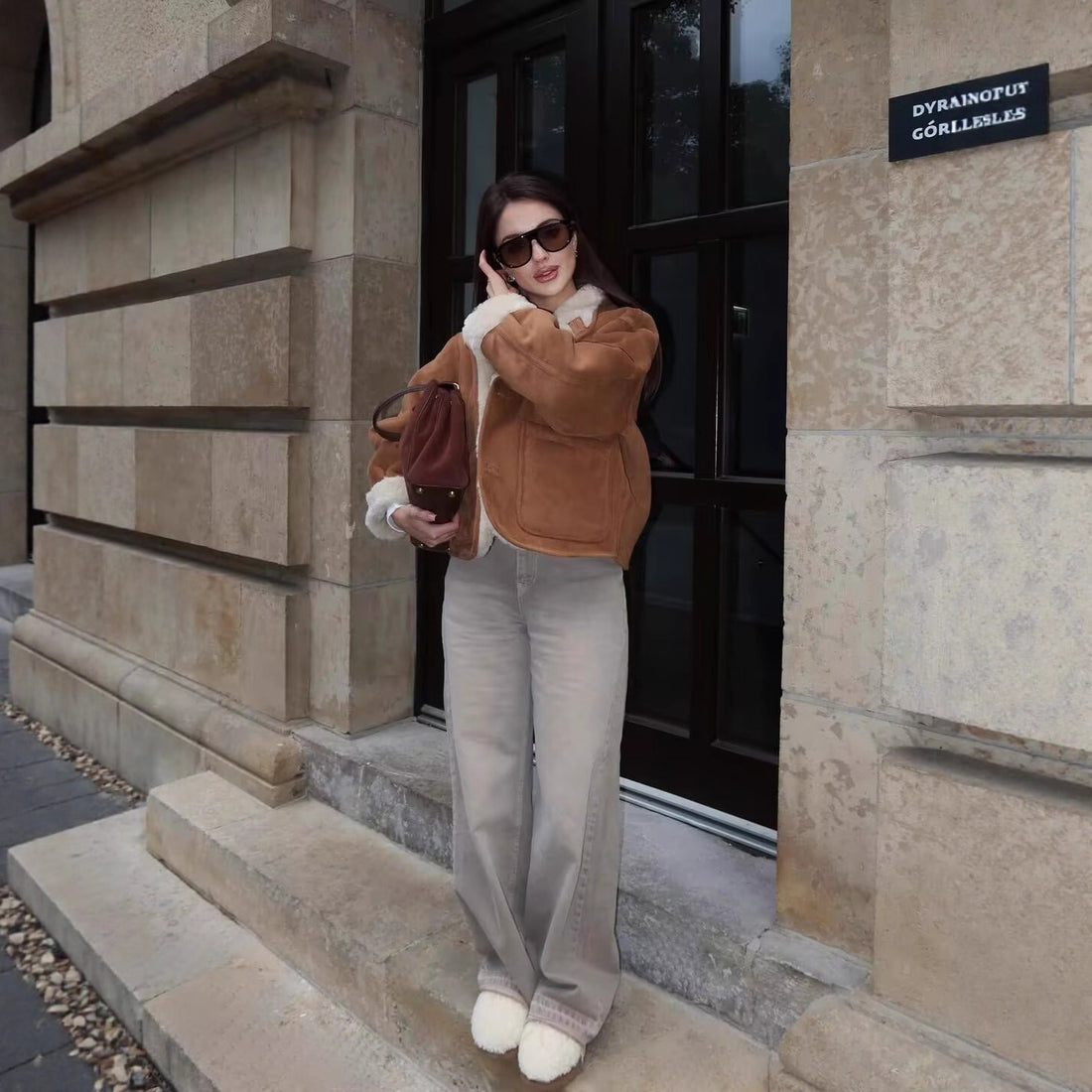 Damen Kurzjacke im Lammfell‑Look mit hohem Stehkragen und aufgesetzten Taschen Echoarchiv