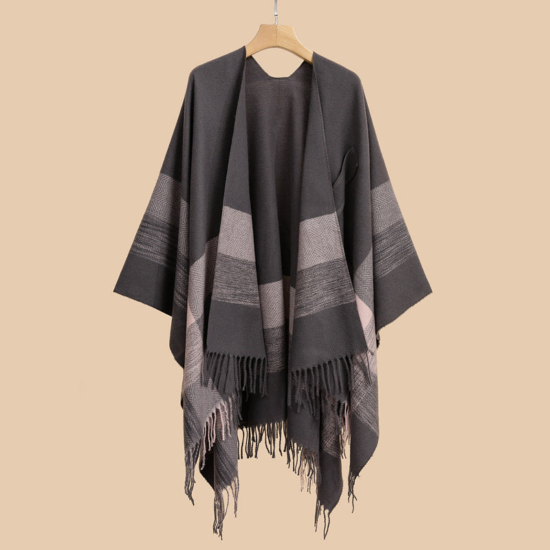 Damen Capeponcho aus Wollmix mit Ärmelschlitzen, offener Front und Fransenabschluss – Célinea