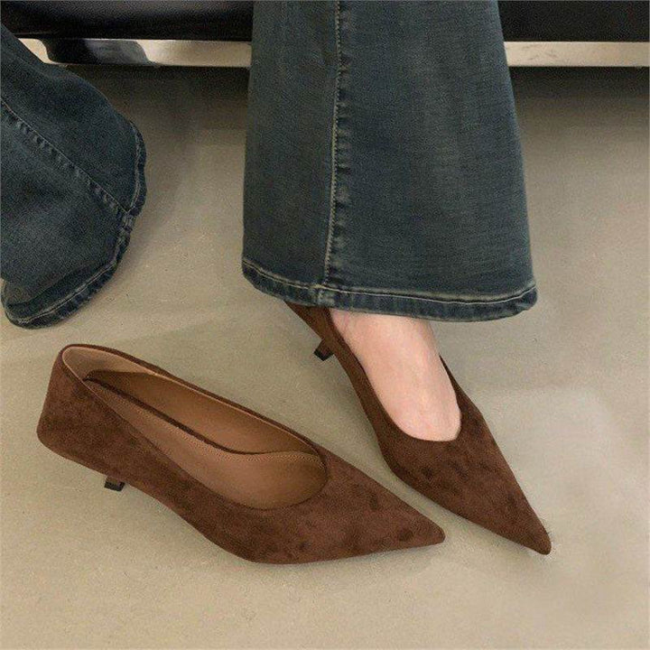 Damen Spitz zulaufende Wildleder‑Pumps mit niedrigem Kittenabsatz und ergonomischem Komfortfußbett – Lioré