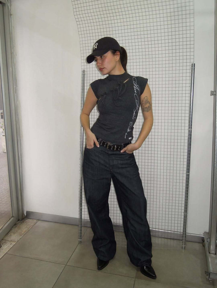 Damen Modisches T-Shirt mit asymmetrischem Schnitt und kreativem Druck Echo Archiv