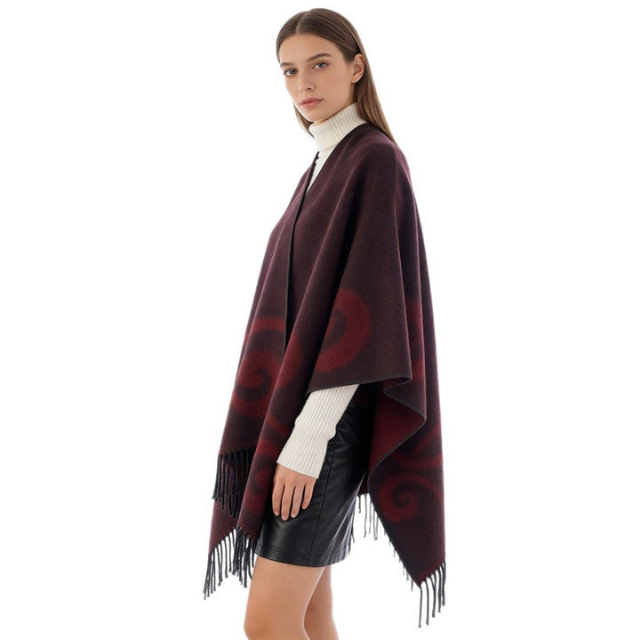 Damen Wollmix-Poncho mit Jacquard‑Wirbelmuster, V-Ausschnitt und Fransen – Avérine
