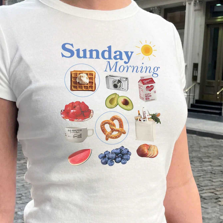 Damen T-Shirt mit kreativem Frühstücksmotiv und modernem Schriftzug Echo Archiv