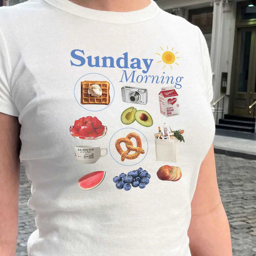 Damen T-Shirt mit kreativem Frühstücksmotiv und modernem Schriftzug Echo Archiv