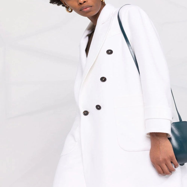 Damen Zweireihiger Midimantel im modernen Tailoring mit verlängertem Revers und aufgesetzten Taschen Echoarchiv
