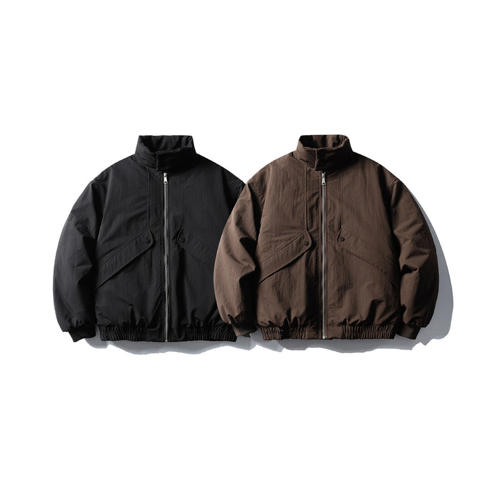 Unisex Boxy-wattierte Kurzjacke mit Funnelkragen und aufgesetzten Pattentaschen Echoarchiv