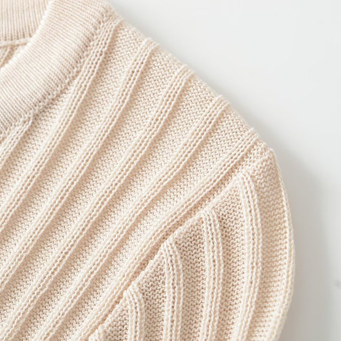 Damen Figurbetontes geripptes Langarm-Feinstrickshirt mit Henley-Knopfleiste Echoarchiv
