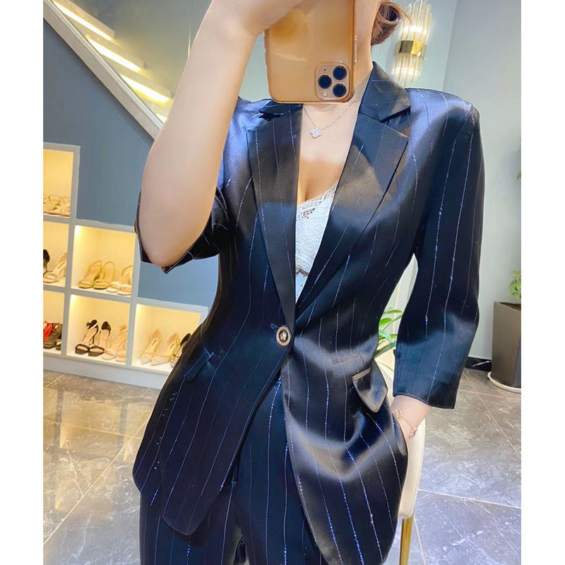 Damen Eleganter Blazer mit glänzendem Finish Echoarchiv