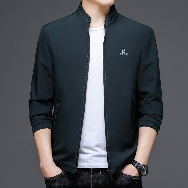 Herren sportliche Leichtjacke mit atmungsaktivem Material und innovativem Schnitt Echoarchiv