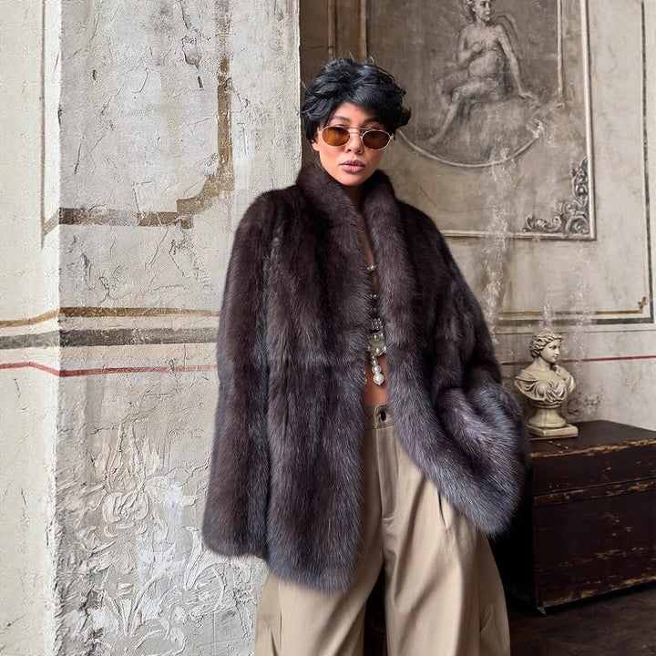 Damen Kurzpelzmantel im Boxy-Cut mit voluminösem Schalkragen Echoarchiv