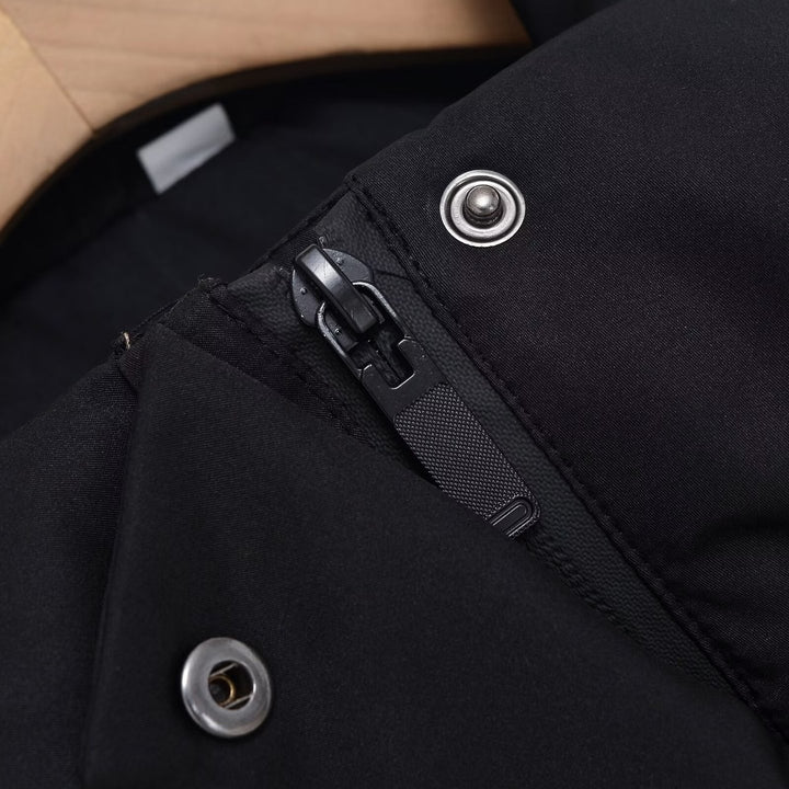 Damen Kurze boxy Funktionsjacke mit Kapuze, wattierter Isolierung und diagonalen Reißverschlusstaschen Echoarchiv