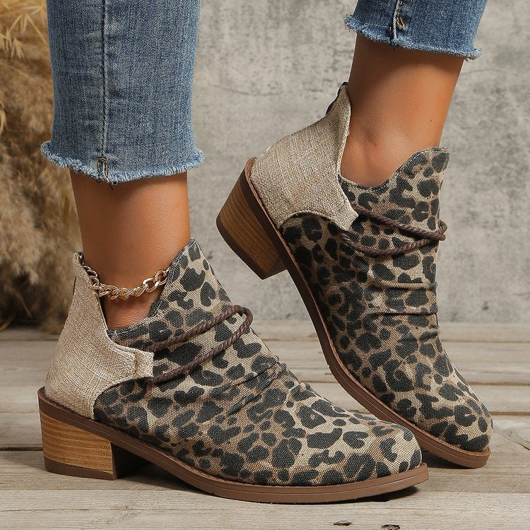 Damen Kurzstiefelette mit Leoparden-Print, Canvas-Obermaterial, dekorativem Flechtriemen und niedrigem Blockabsatz Echo Archiv