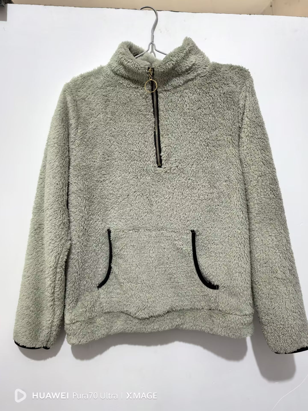 Damen nan kuscheliger Teddy-Fleece Pullover mit halbem Reißverschluss und Kängurutasche Echo Archiv