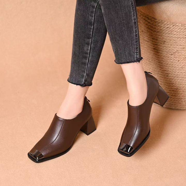 Damen Elegante Stiefeletten mit Blockabsatz und Glänzenden Akzenten Echo Archiv