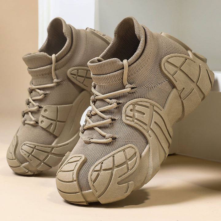 Herren nan massiver Sneaker mit sockenähnlichem Strickschaft, geformten Gummiapplikationen und griffiger Profilsohle Echo Archiv