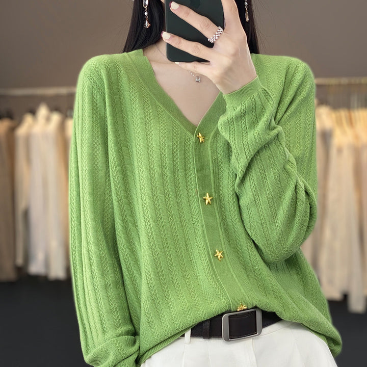 Damen Leichter V‑Ausschnitt-Cardigan mit strukturierter Längsrippe und Sternknöpfen Echoarchiv
