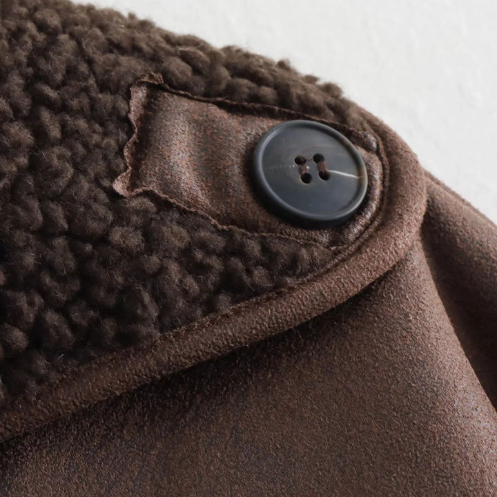 Damen nan kurze Lammfelloptik Jacke im Boxy-Schnitt mit Teddyfutter und aufgesetzten Taschen Echo Archiv