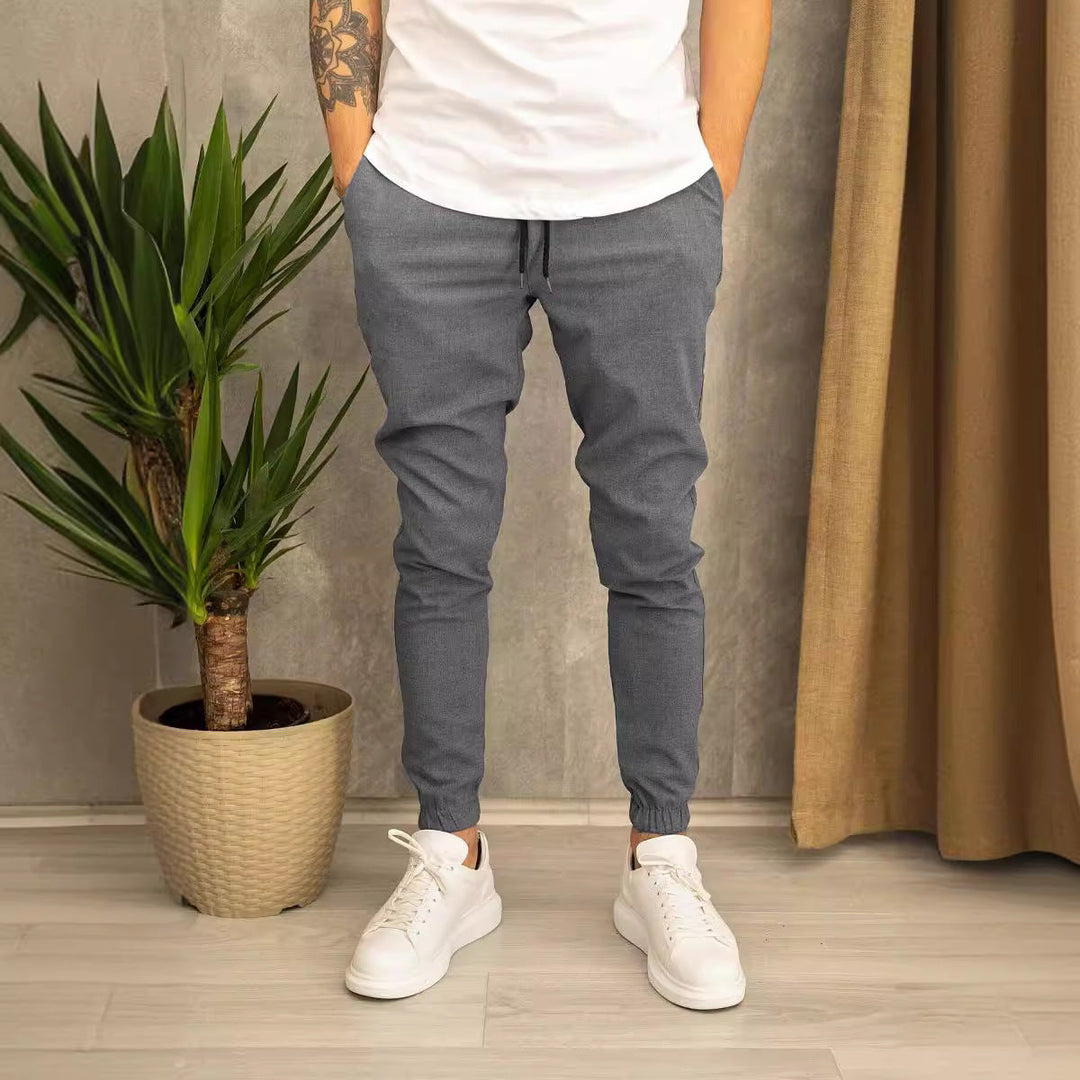 Herren Slim-Fit Jogginghose mit elastischem Bund und praktischen Seitenklapptaschen – Sorevano