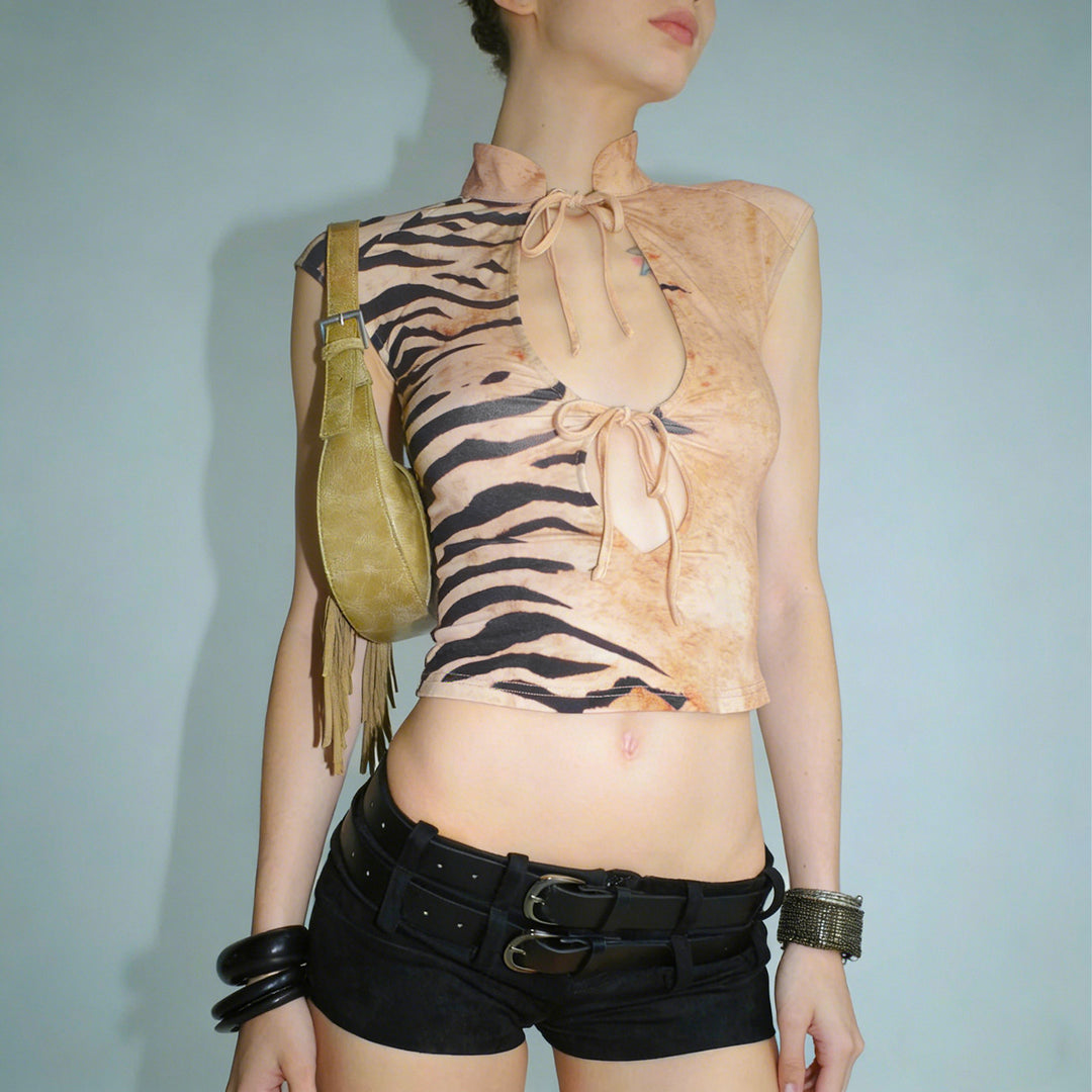 Damen Figurbetontes Kurzarm-Oberteil mit Halterneck und asymmetrischem Design Echo Archiv