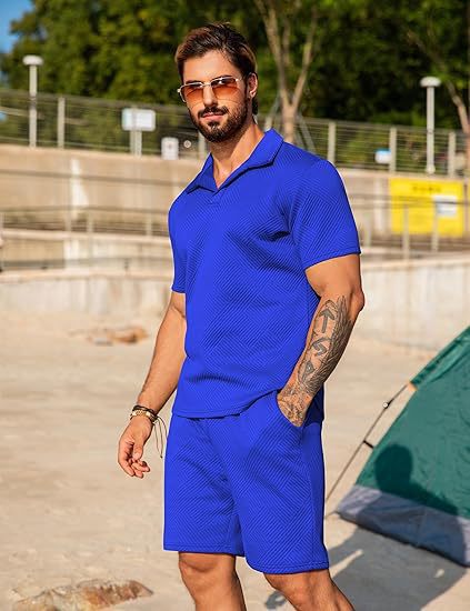 Herren Freizeitset mit passendem Kurzarmhemd und Shorts Echoarchiv
