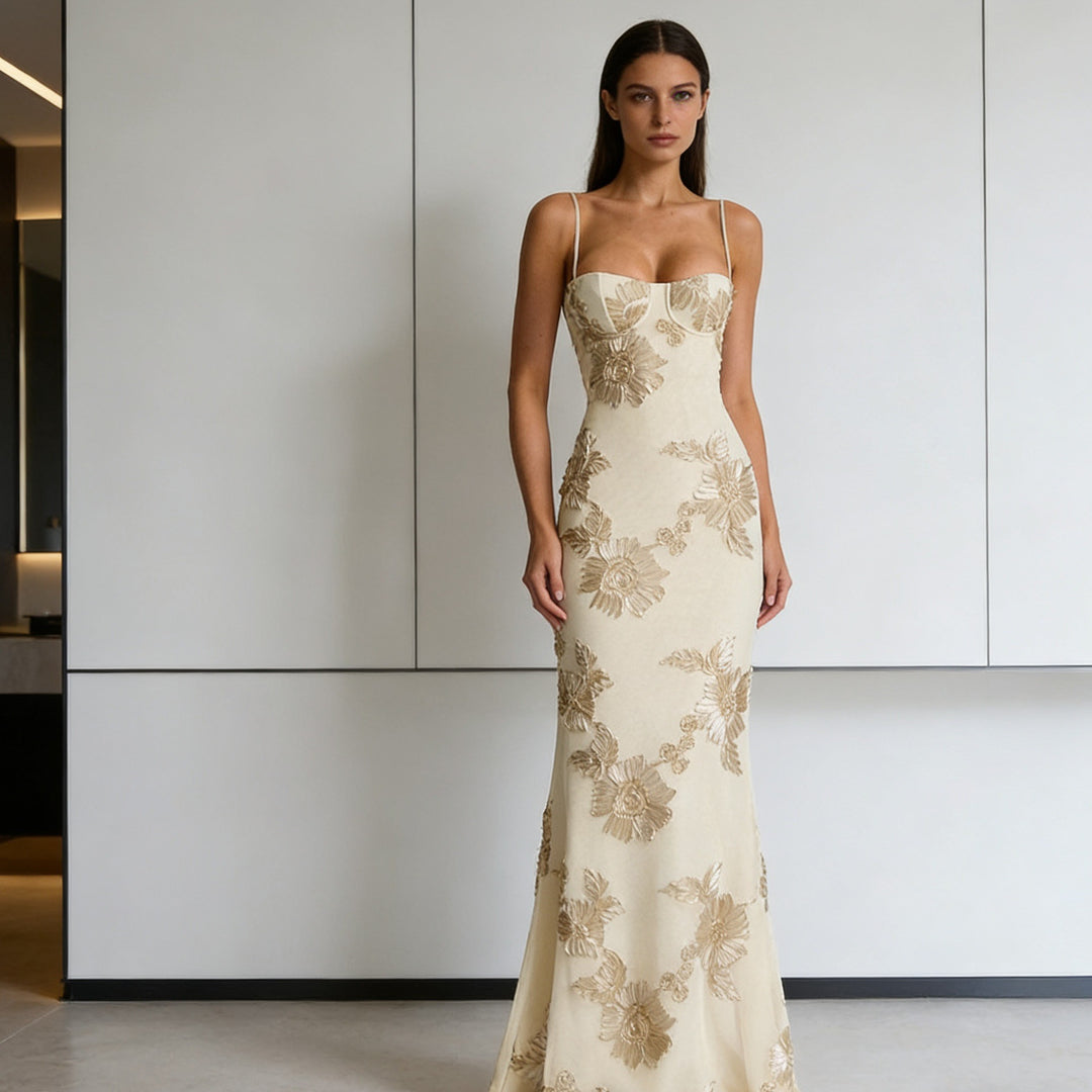 Damen Elegantes Figurbetontes Abendkleid mit floralen Stickereien Echo Archiv