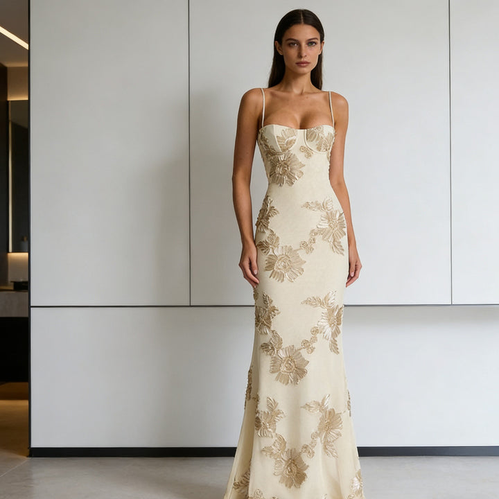 Damen Elegantes Figurbetontes Abendkleid mit floralen Stickereien Echo Archiv