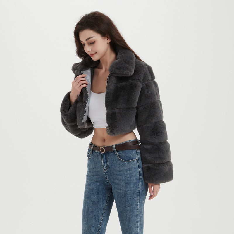 Damen Cropped Kunstpelzjacke mit horizontaler Panelstruktur und Reißverschluss Echo Archiv