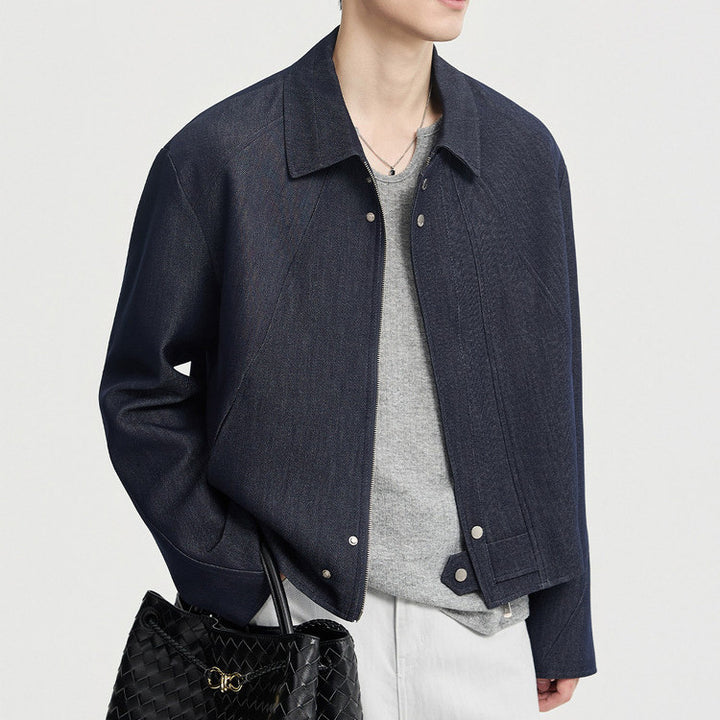 Herren Boxy-Jeansjacke im Minimalstil mit Hemdkragen und verdeckter Druckknopfblende Echoarchiv
