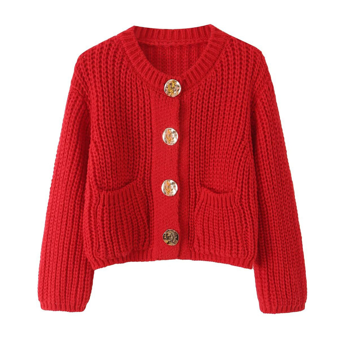 Damen Grobgestrickte Kurzstrickjacke mit großen Zierknöpfen und aufgesetzten Taschen Echo Archiv