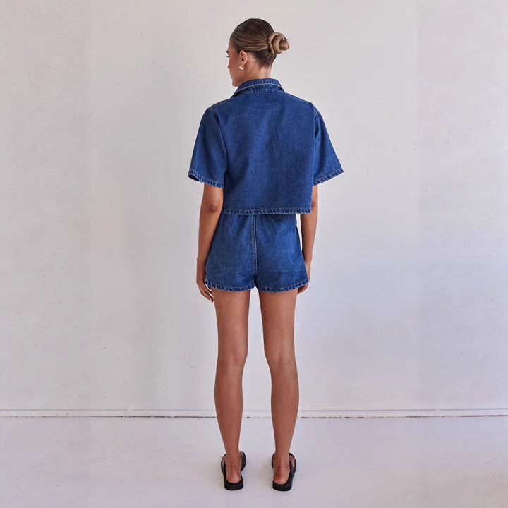 Damen Denim-Kurzjacke mit passendem Rock im lässigen Stil Echo Archiv