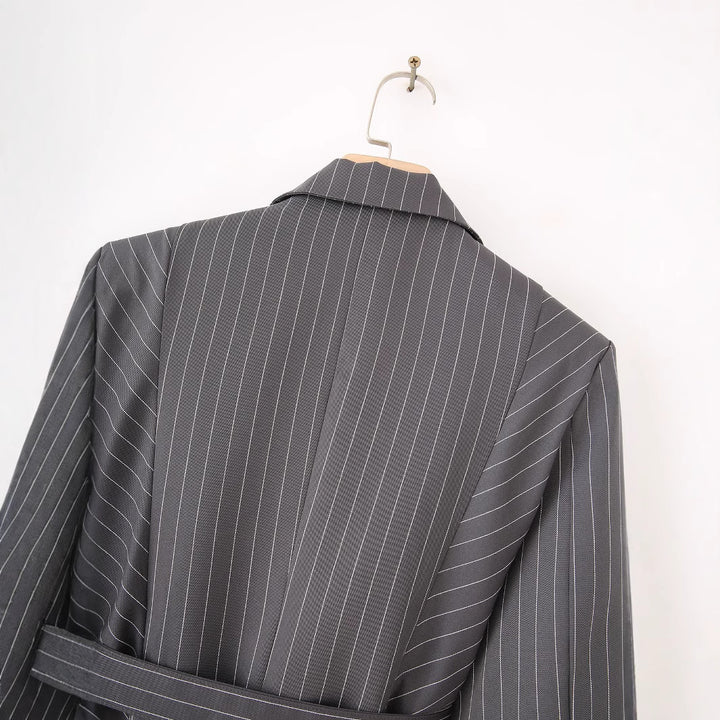 Damen tailliertes Blazerkleid mit Taillengürtel und ausgestelltem Stufenrock – Valéne