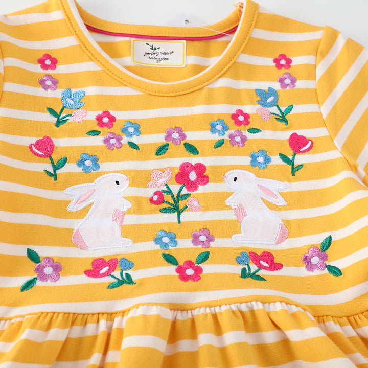 Mädchen Freizeitkleid mit gestreiftem Design und niedlichen Hasenapplikationen Echo Archiv