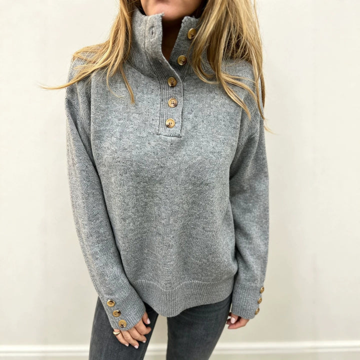 Damen Strickpullover mit hohem Knopfkragen, dekorativer Frontleiste und Zierknöpfen – Mavelle