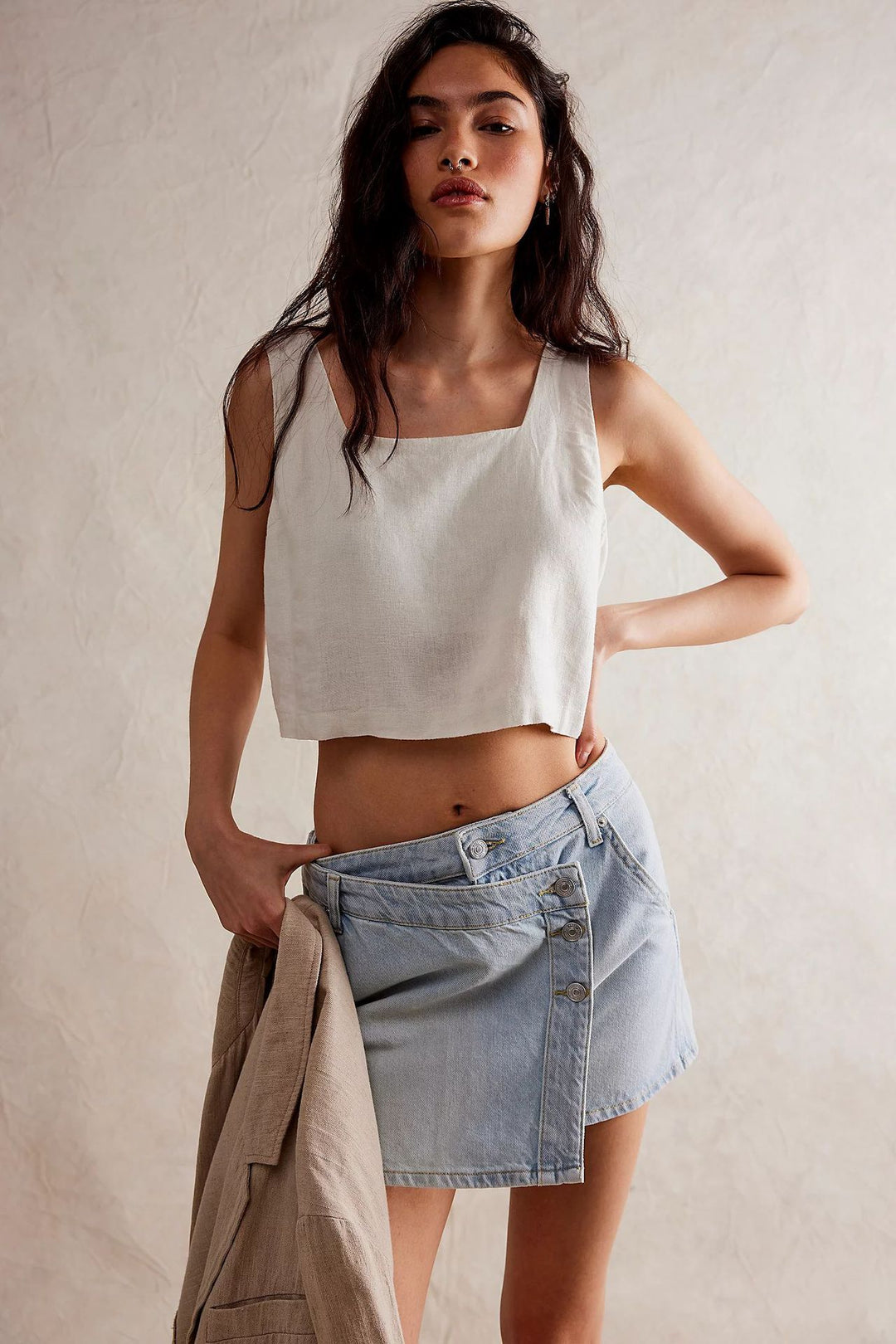 Damen modischer A-Linien-Denimrock mit asymmetrischem Knopfdesign und praktischen Taschen Echo Archiv