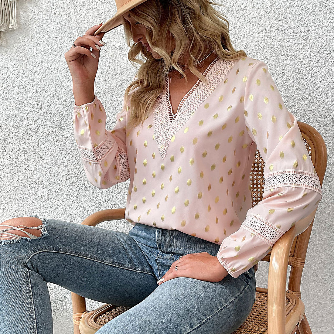 Damen Elegantes Blusenshirt mit Rüschen und Gold-Details Echo Archiv