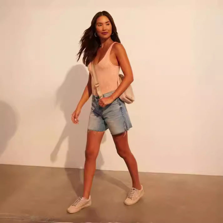 Damen modische Destroyed Denim-Shorts mit Nietenverzierung Echo Archiv