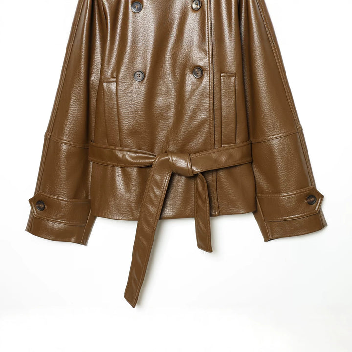 Damen Kurz geschnittener Trenchcoat aus Kunstleder mit taillierendem Bindegürtel Echo Archiv
