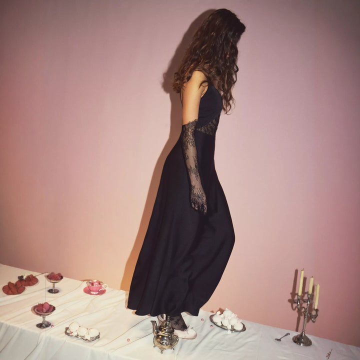 Damen Abendkleid mit transparentem Spitzenoberteil und elegantem Schnitt Echo Archiv