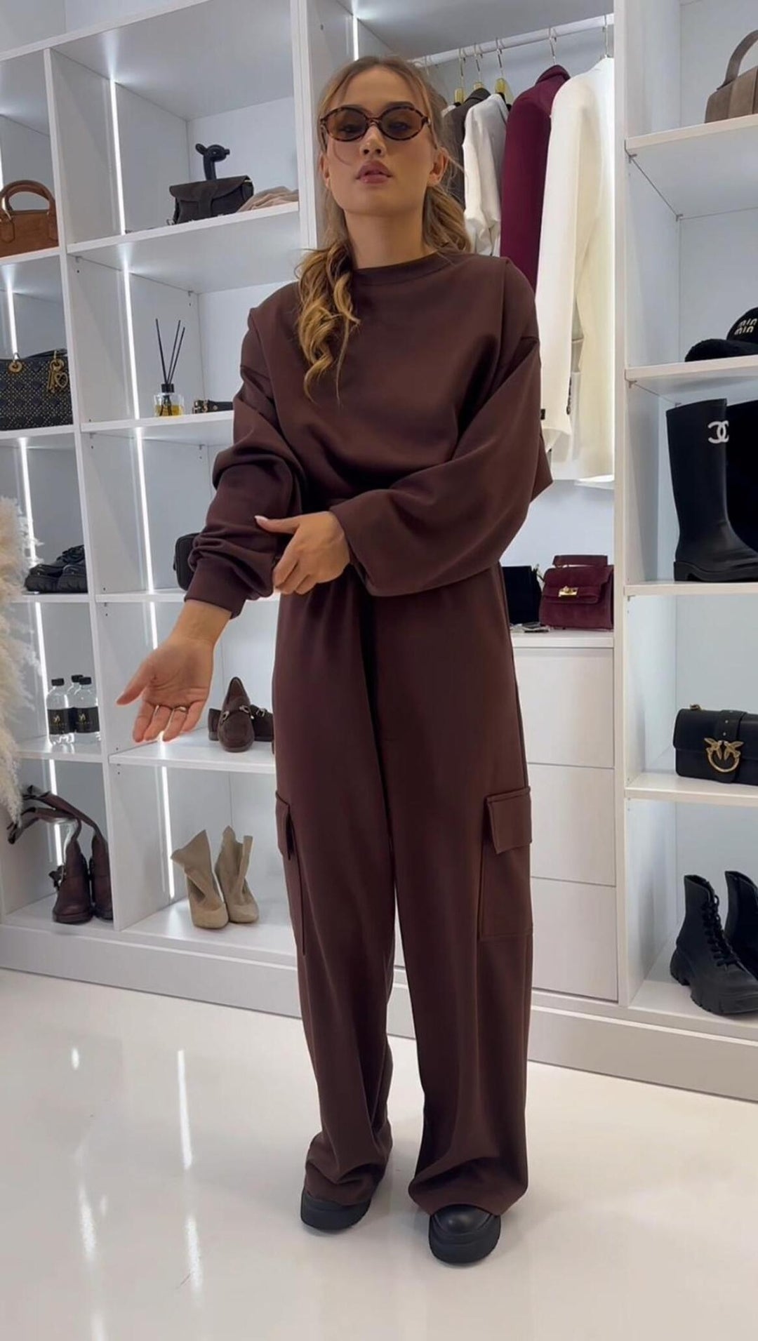 Damen kurzes Oversize-Sweatshirt mit weitem Cargo-Hose Lounge-Set – Avérine