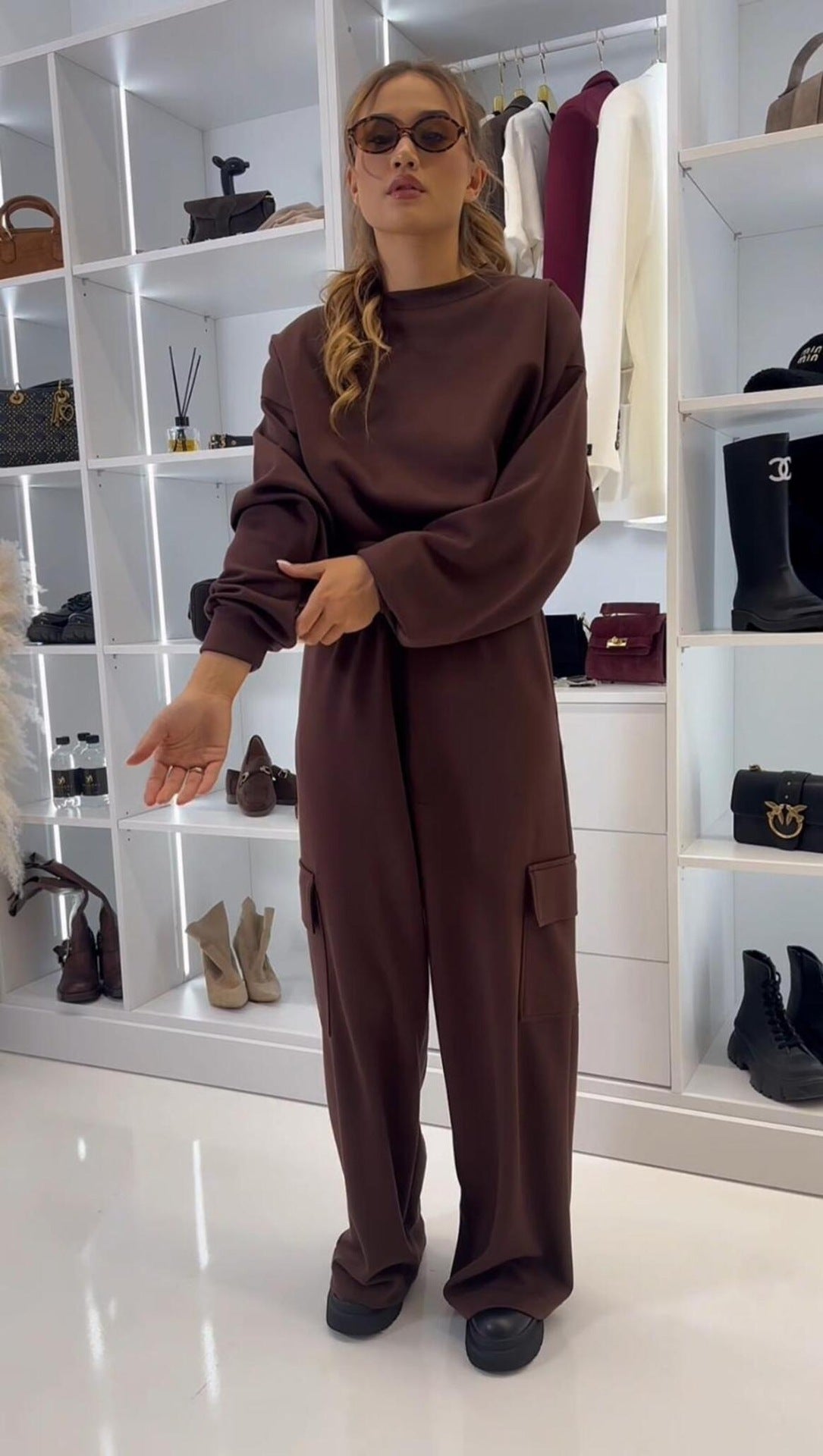 Damen kurzes Oversize-Sweatshirt mit weitem Cargo-Hose Lounge-Set – Avérine