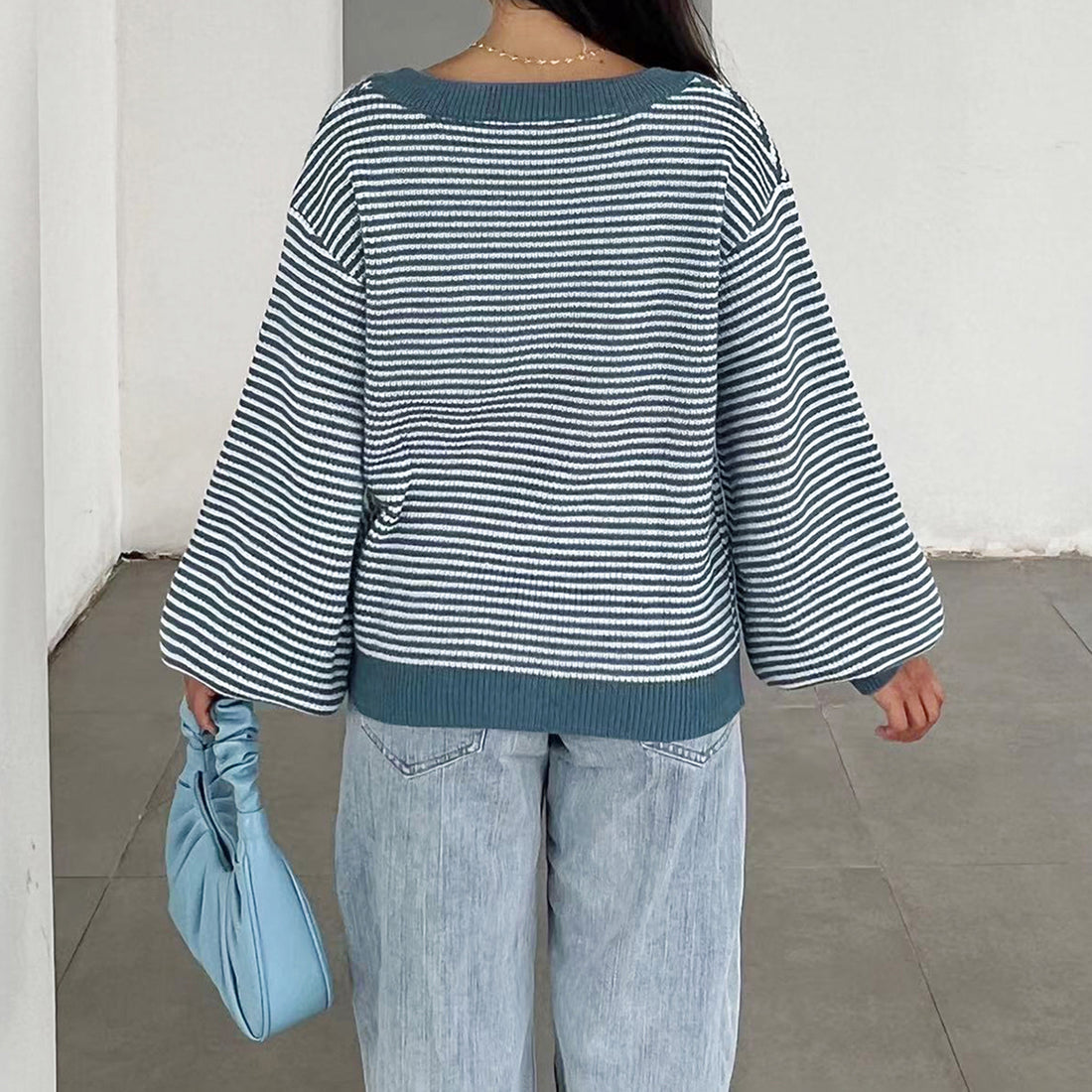 Damen Feinstrick-Pullover mit weitem U-Boot-Ausschnitt, ausgestellten Ärmeln und Intarsia-Blütenmotiv – Mavelle