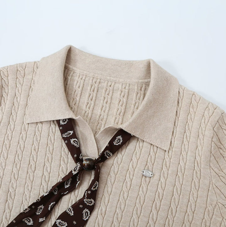 Damen Strickpullover mit Troyer‑Kragen und Zierkrawatte Echoarchiv