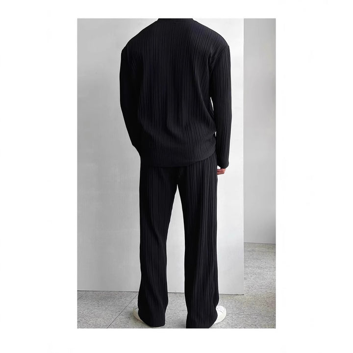 Herren lässiges Set aus gestreifter Hemdbluse und bequemen Hosen Echoarchiv