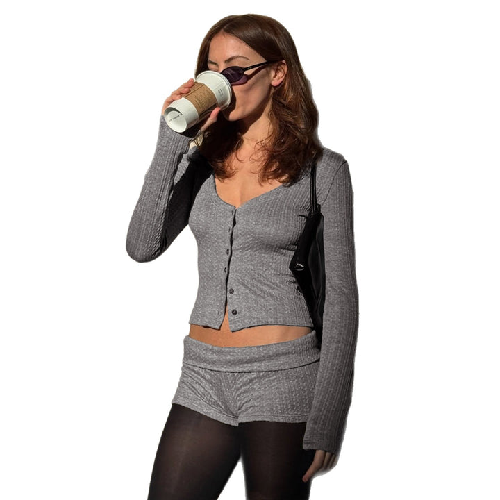 Damen nan geripptes Lounge-Set mit U-Ausschnitt Cropped-Cardigan und Highwaist-Shorts Echo Archiv