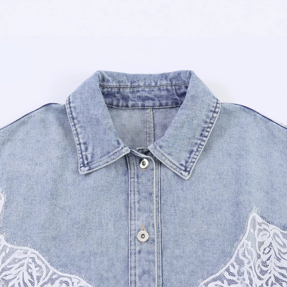 Damen Kurz geschnittene Jeansjacke mit Spitzenapplikation und Oversize-Kimonärmeln Echo Archiv