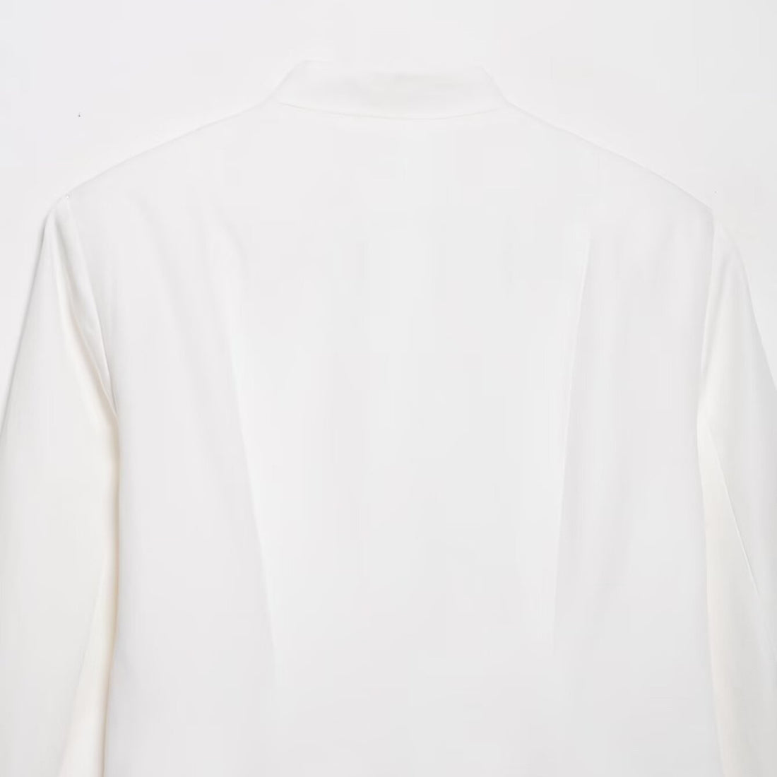 Damen Boxy-Kurzjacke mit Stehkragen, Zierknoten-Verschlüssen und Leistentaschen Echoarchiv