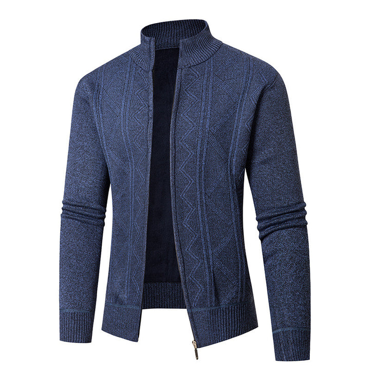 Herren Strickjacke mit strukturiertem Zopfdesign und hohem Kragen Echoarchiv