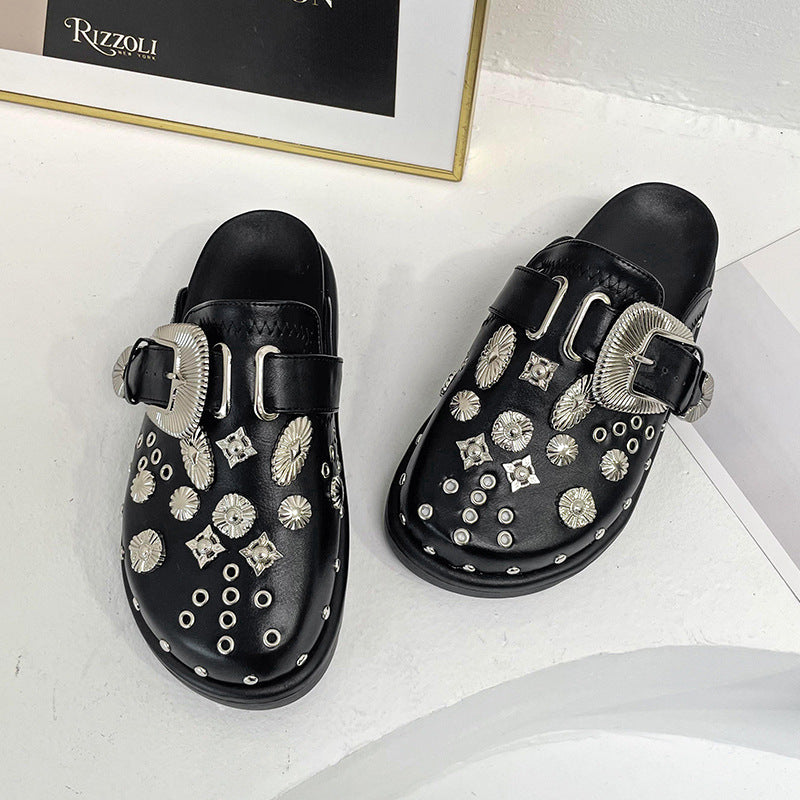Damen nan verzierte Schlupf-Clogs mit metallischen Conchos, großer Zierschnalle und ergonomischem Fußbett Echo Archiv