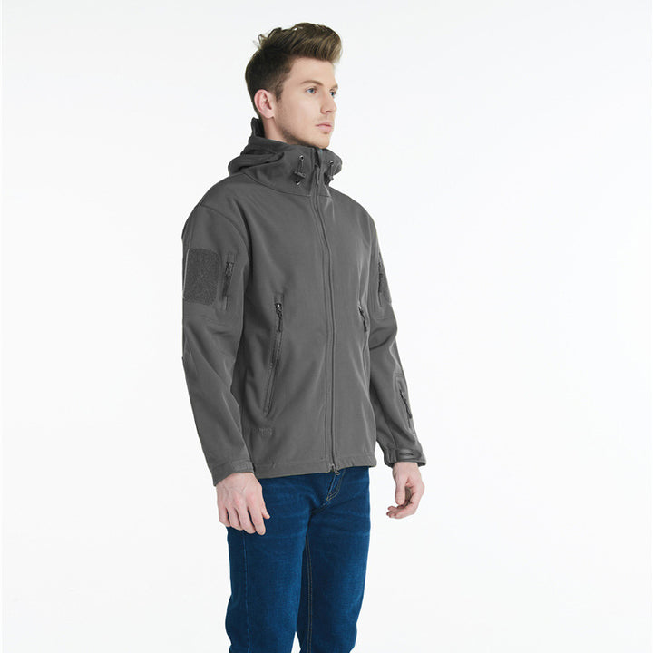 Herren taktische Softshelljacke mit zahlreichen Reißverschlusstaschen und verstellbarem Kapuzenkragen Echoarchiv