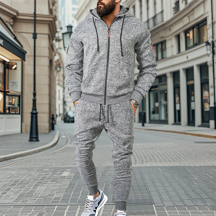Herren sportlicher Freizeitanzug mit Kapuzenjacke und bequemen Jogginghosen Echoarchiv