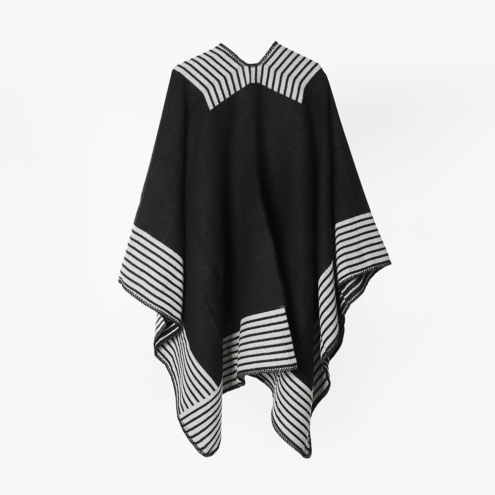 Damen Strickponcho aus Wollmix mit gestreiftem Jacquard und asymmetrischem Zipfelsaum – Avérine